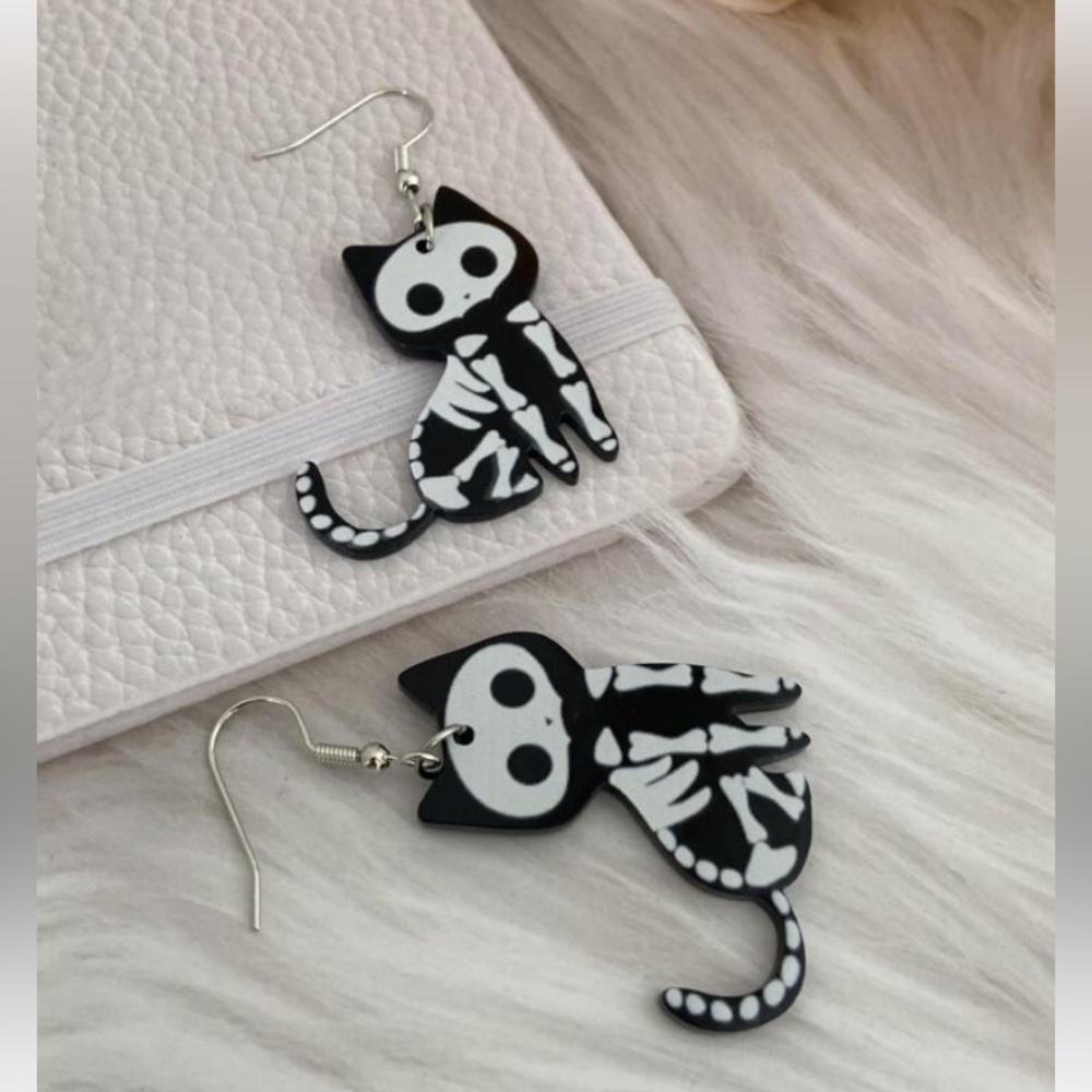 NIP ACRYLIC SKELETON CAT EARRINGS